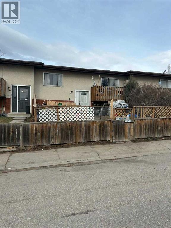 716B Raynard Crescent SE — photo 2
