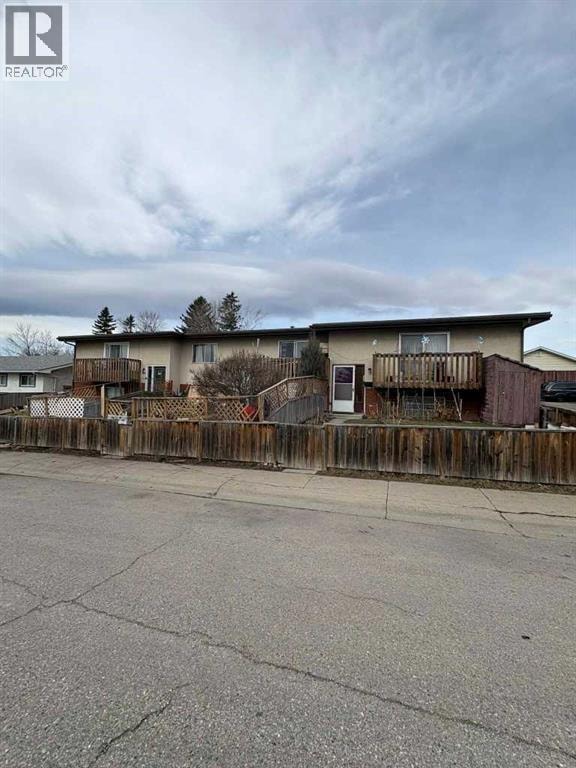 716B Raynard Crescent SE — photo 4