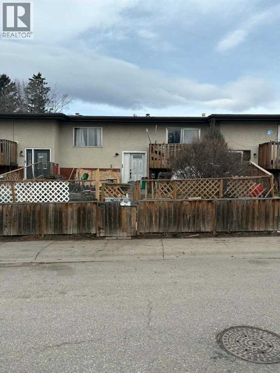 716B Raynard Crescent SE — photo 3