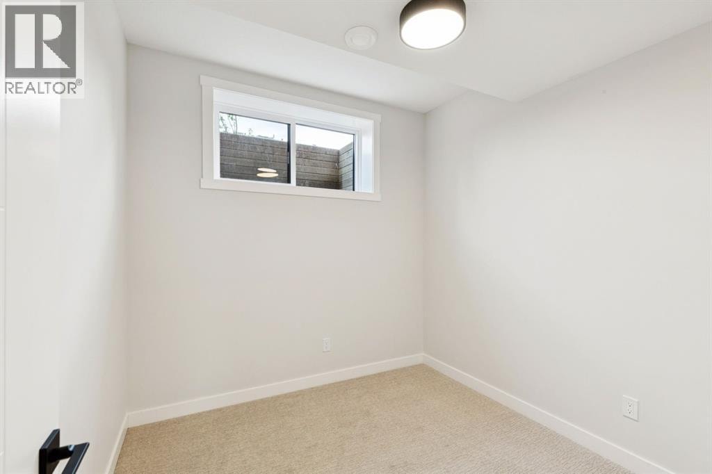 4307 30 Avenue SW — photo 29