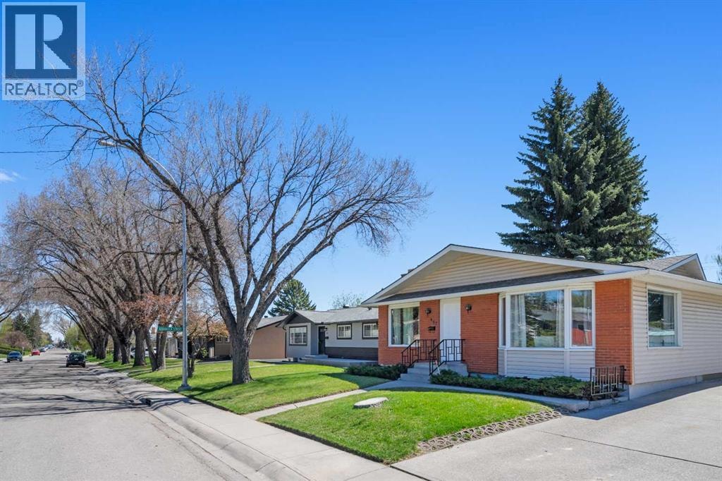 487 Arlington Drive SE — photo 3