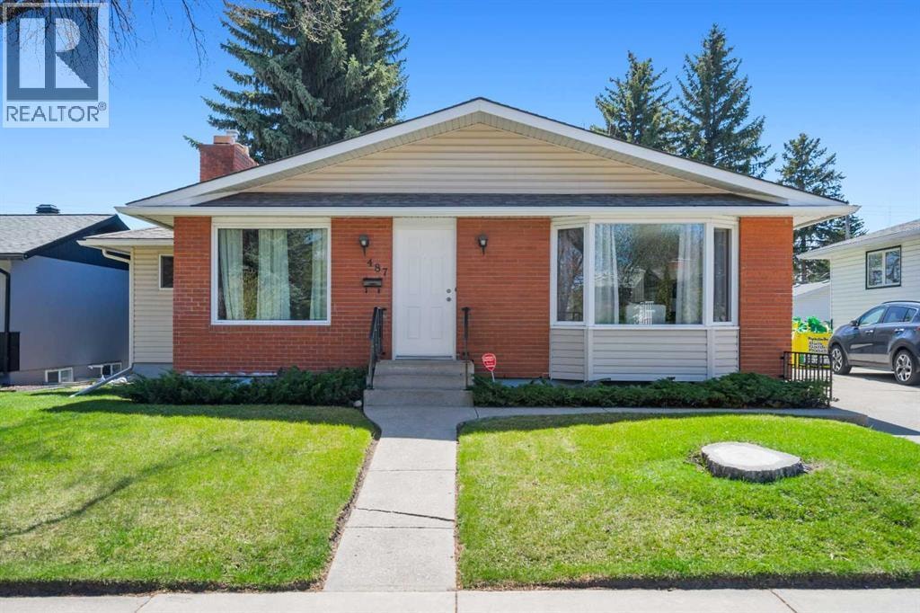 487 Arlington Drive SE — photo 2