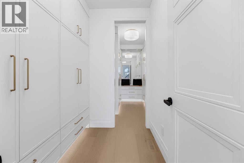 2032 52 Avenue SW — photo 24