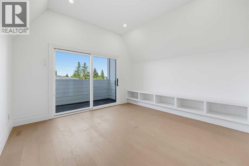 2032 52 Avenue SW — photo 30