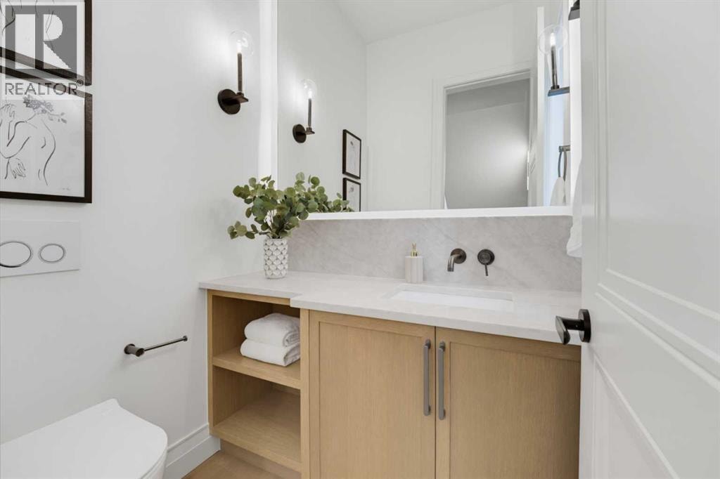 2032 52 Avenue SW — photo 17