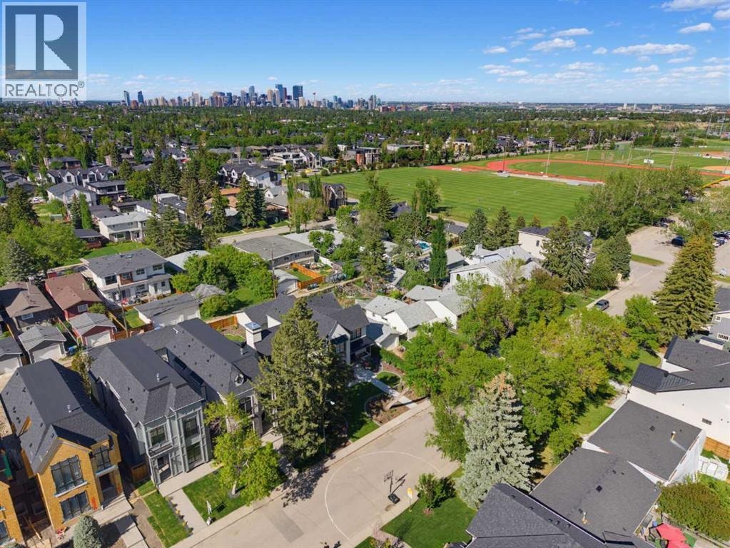 2032 52 Avenue SW — photo 35