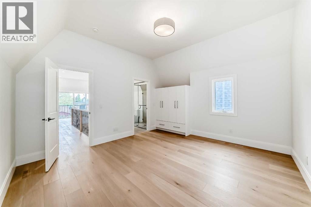 2034 52 Avenue SW — photo 25