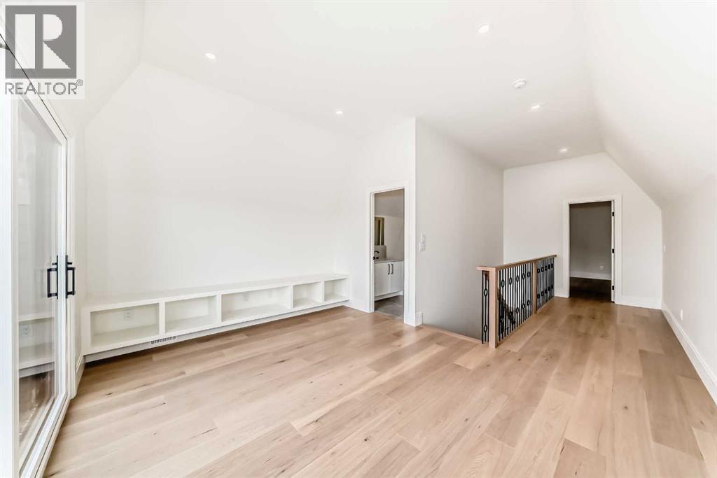 2034 52 Avenue SW — photo 29