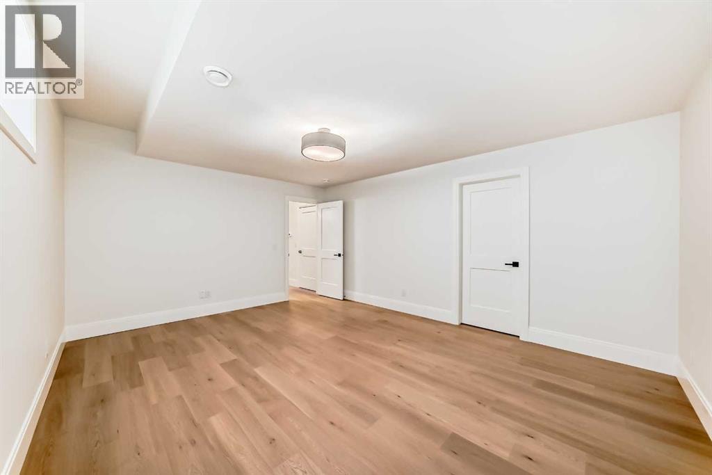 2034 52 Avenue SW — photo 22