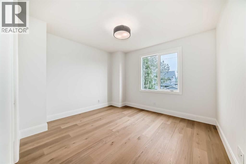 2034 52 Avenue SW — photo 37