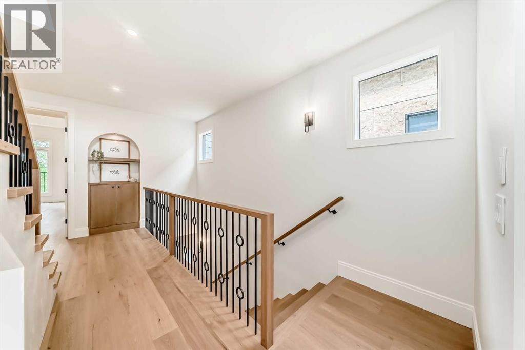 2034 52 Avenue SW — photo 41