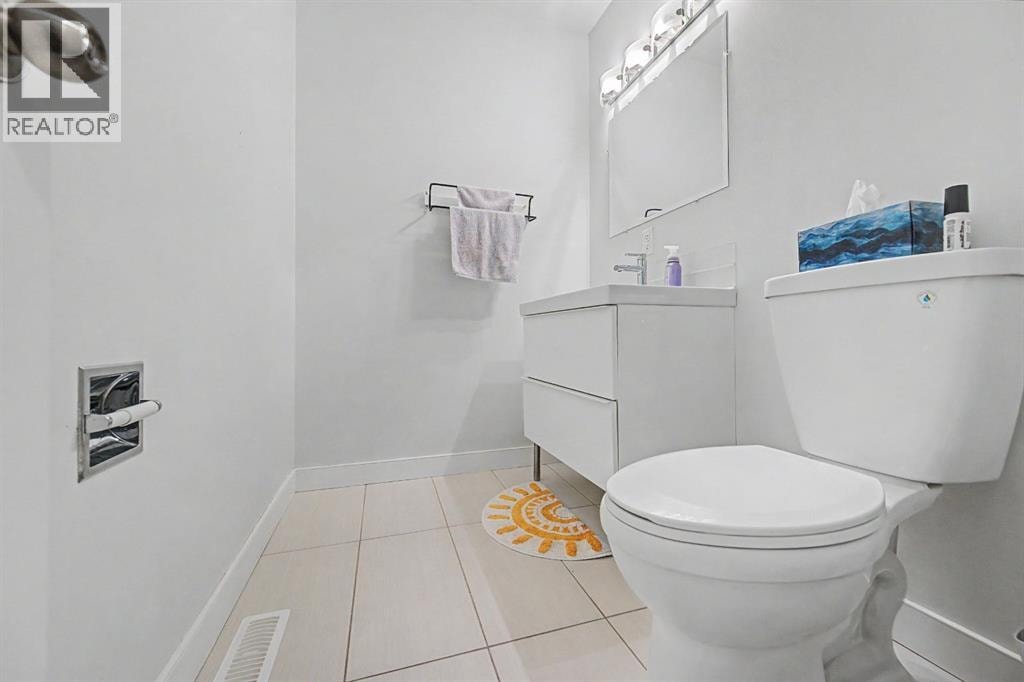 4405 33 Avenue SW — photo 13