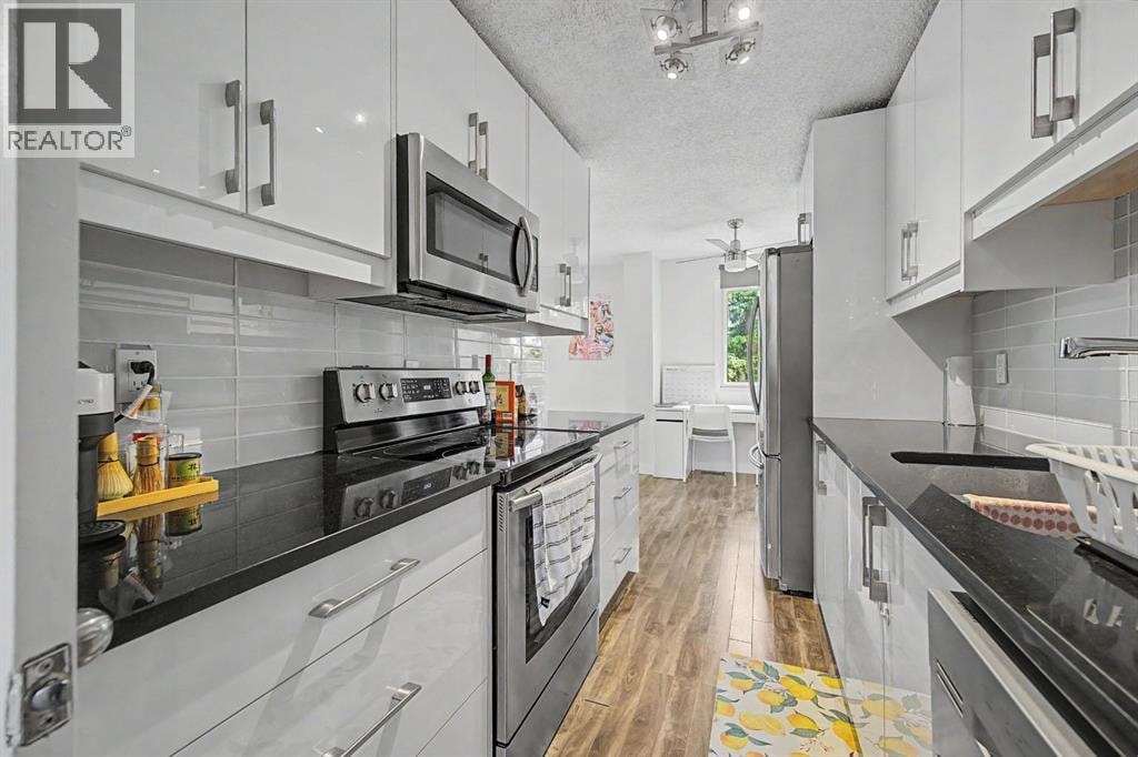 4405 33 Avenue SW — photo 8