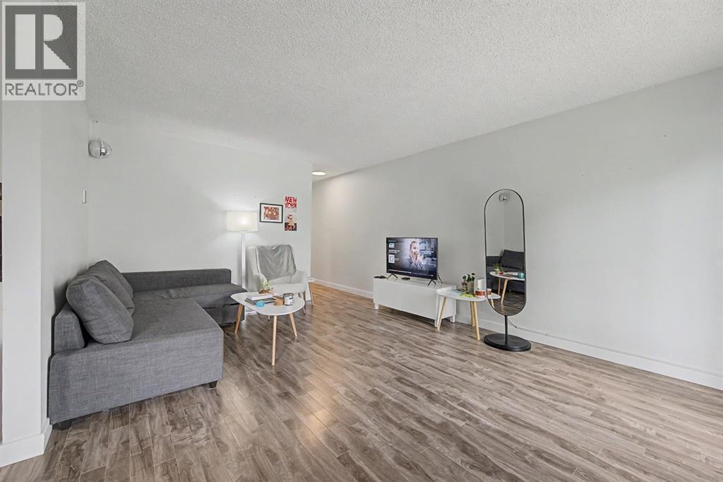 4405 33 Avenue SW — photo 9