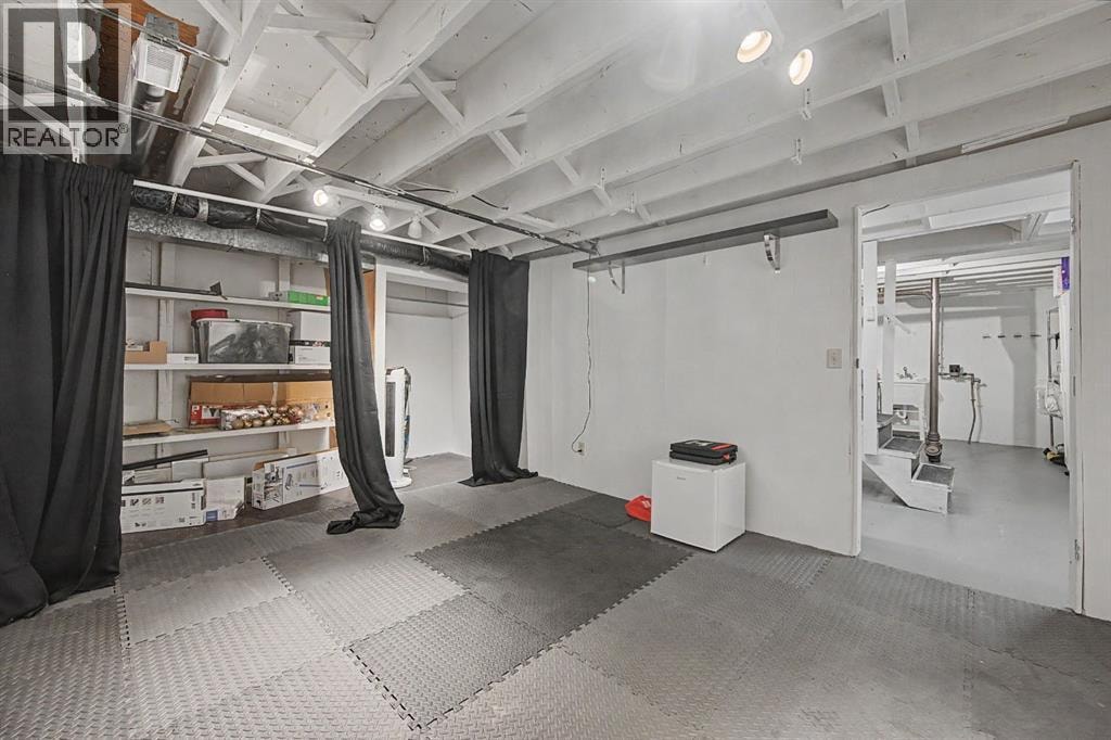 4405 33 Avenue SW — photo 31
