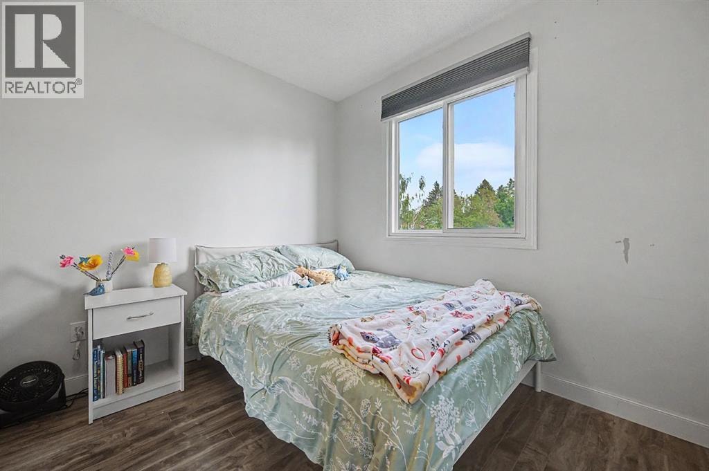 4405 33 Avenue SW — photo 19