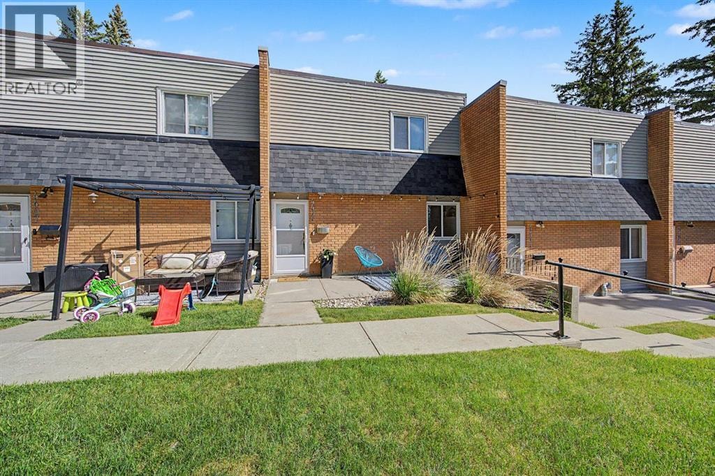 4405 33 Avenue SW — photo 32