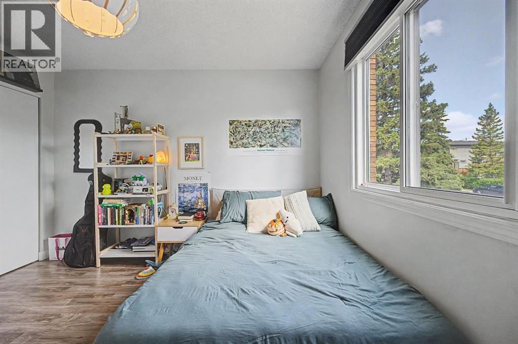4405 33 Avenue SW — photo 23