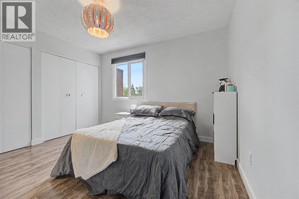 4405 33 Avenue SW — photo 16