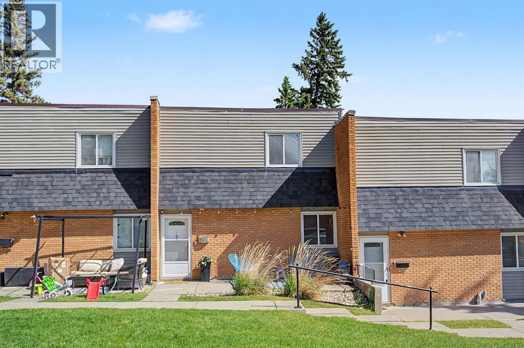 4405 33 Avenue SW — photo 33