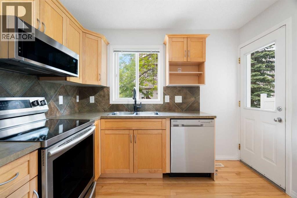 112 Royal Oak Gardens NW — photo 8