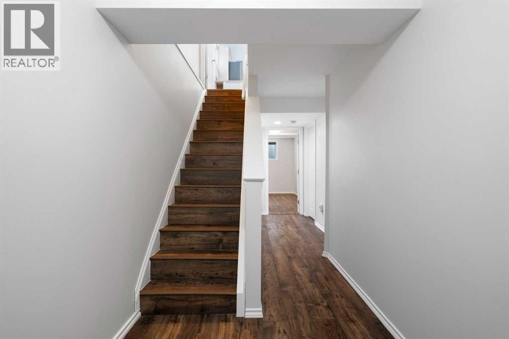 112 Royal Oak Gardens NW — photo 24
