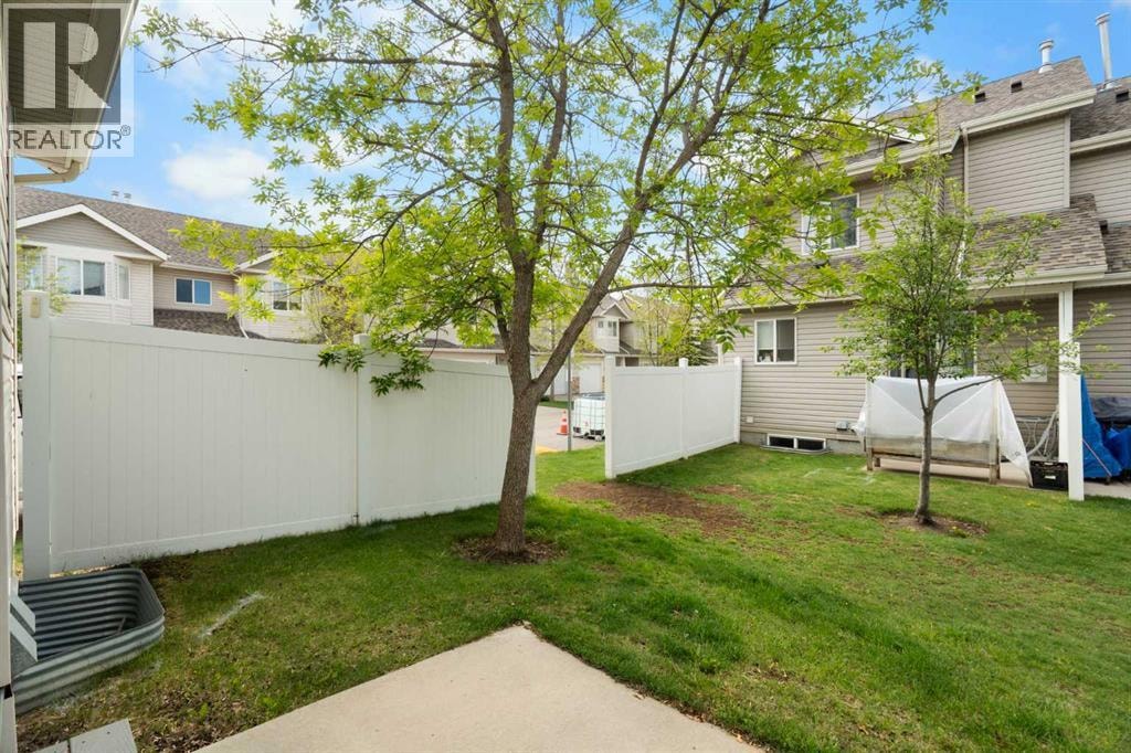112 Royal Oak Gardens NW — photo 31