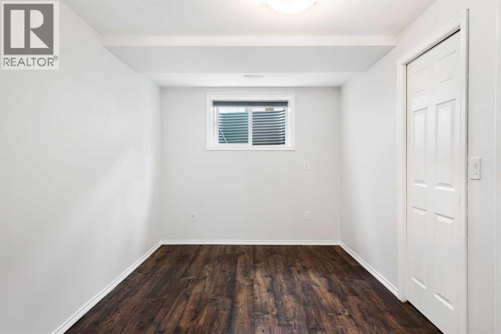 112 Royal Oak Gardens NW — photo 25