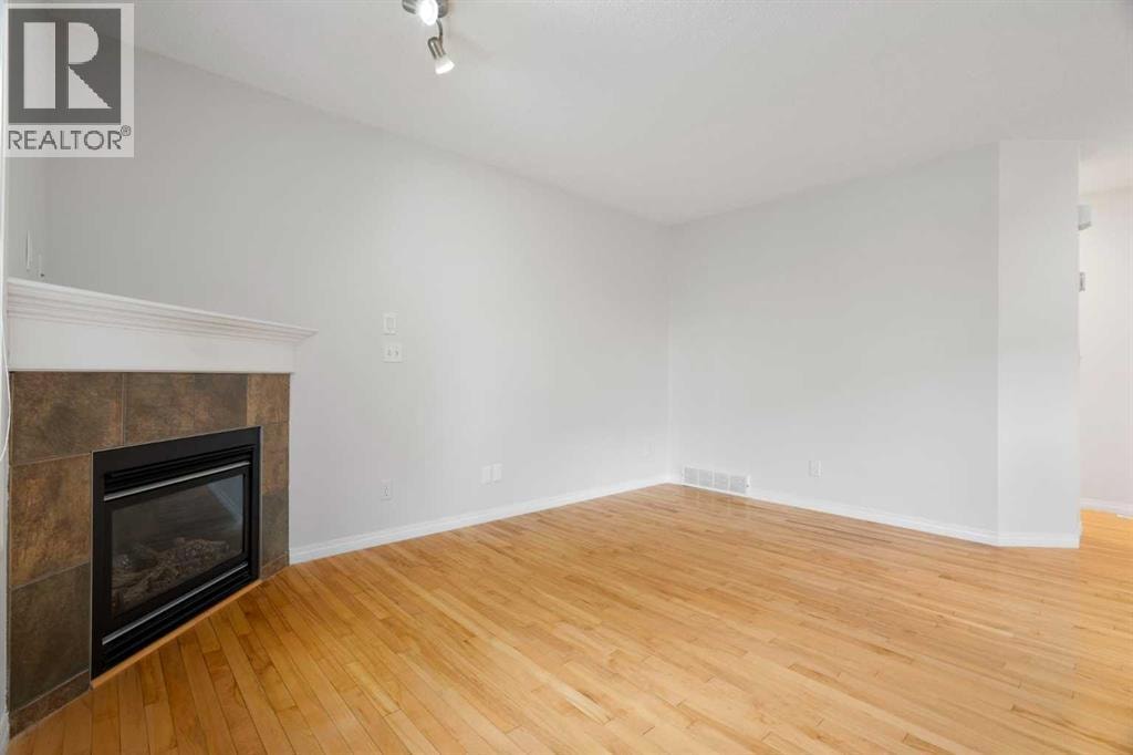 112 Royal Oak Gardens NW — photo 10