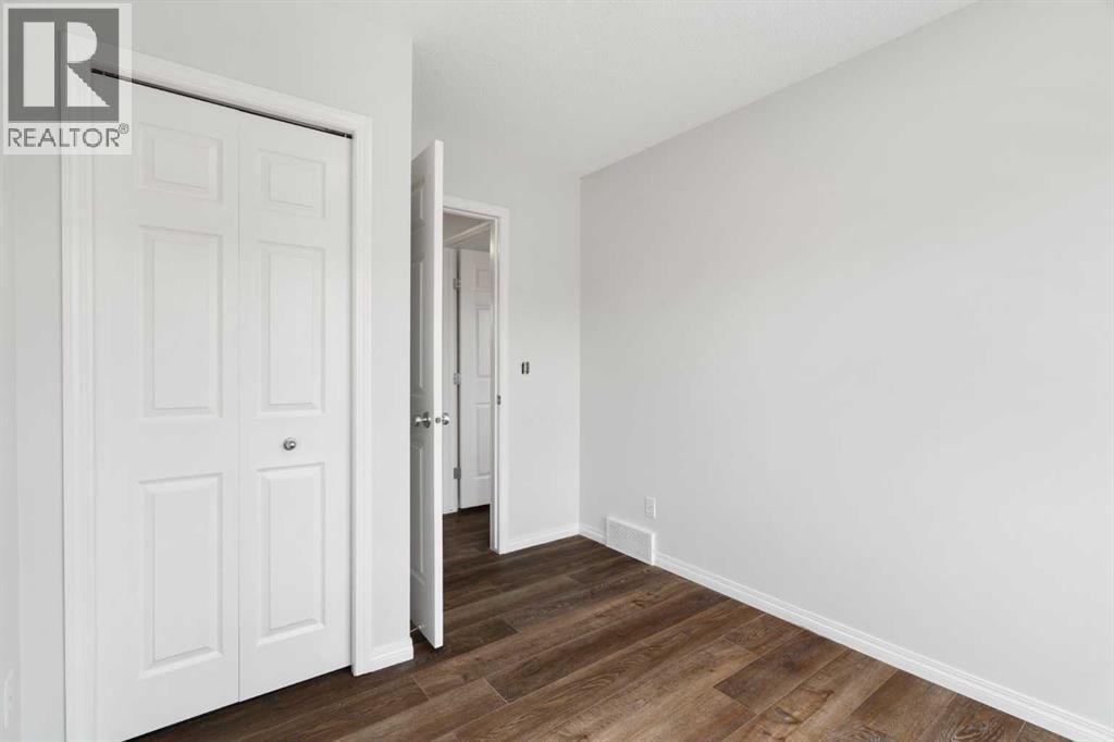 112 Royal Oak Gardens NW — photo 22