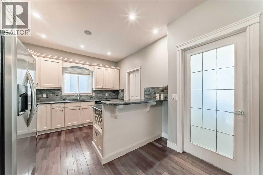 1444 40 Street SW — photo 10