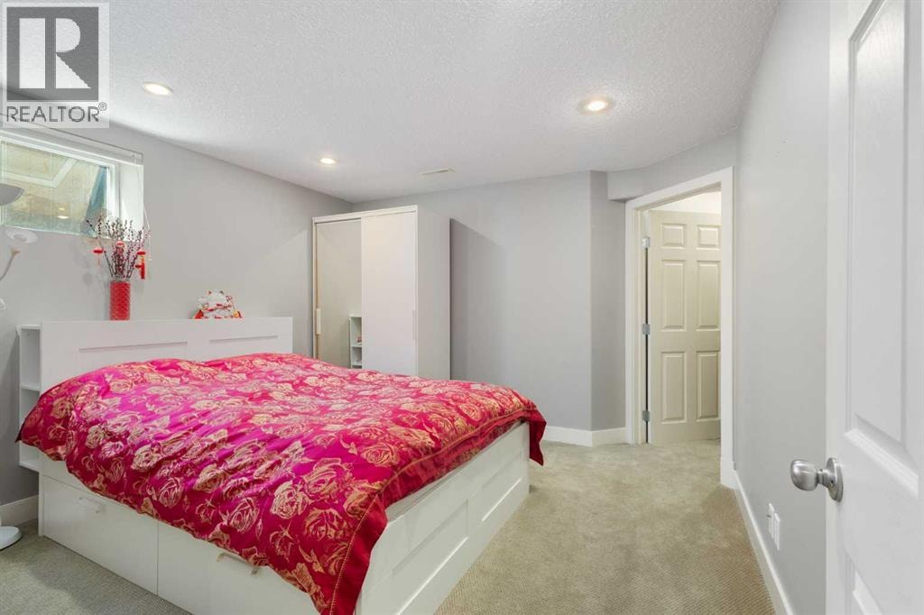 23 Strathlea Crescent SW — photo 33