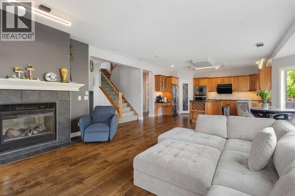 23 Strathlea Crescent SW — photo 5