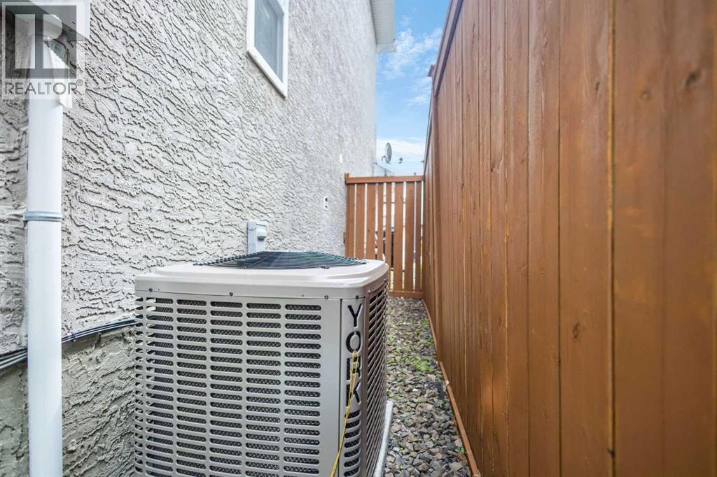 23 Strathlea Crescent SW — photo 45