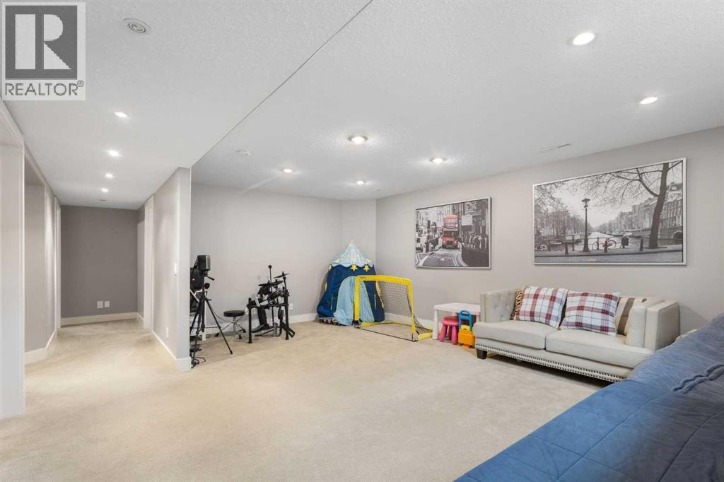 23 Strathlea Crescent SW — photo 32
