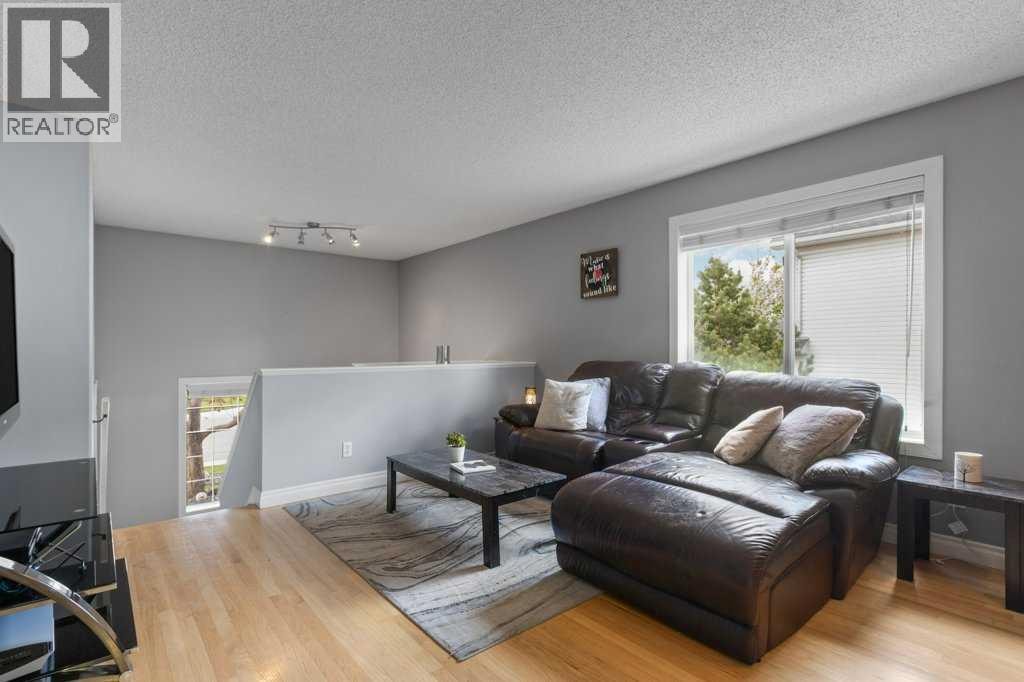 202 Willowbrook Close NW — photo 7