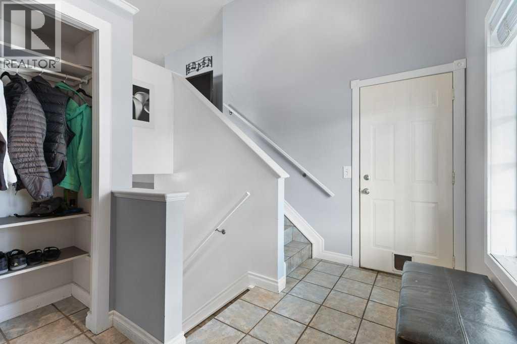 202 Willowbrook Close NW — photo 4