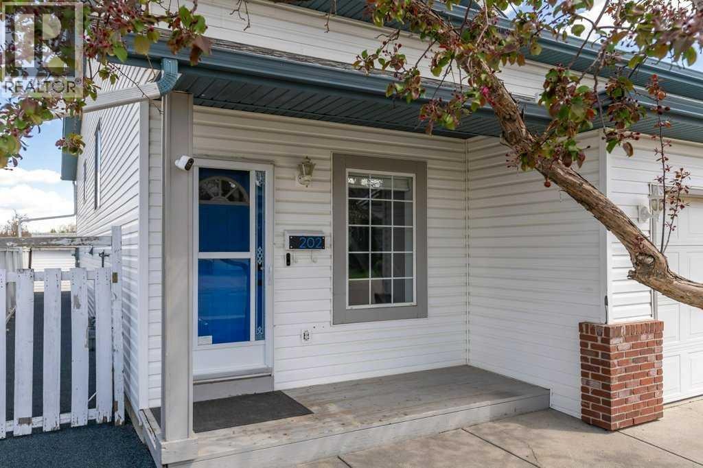 202 Willowbrook Close NW — photo 41