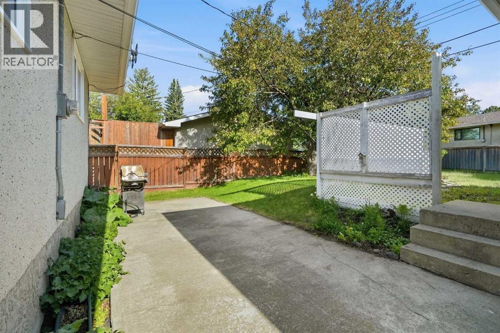 6119 Blackthorn Crescent NE — photo 24