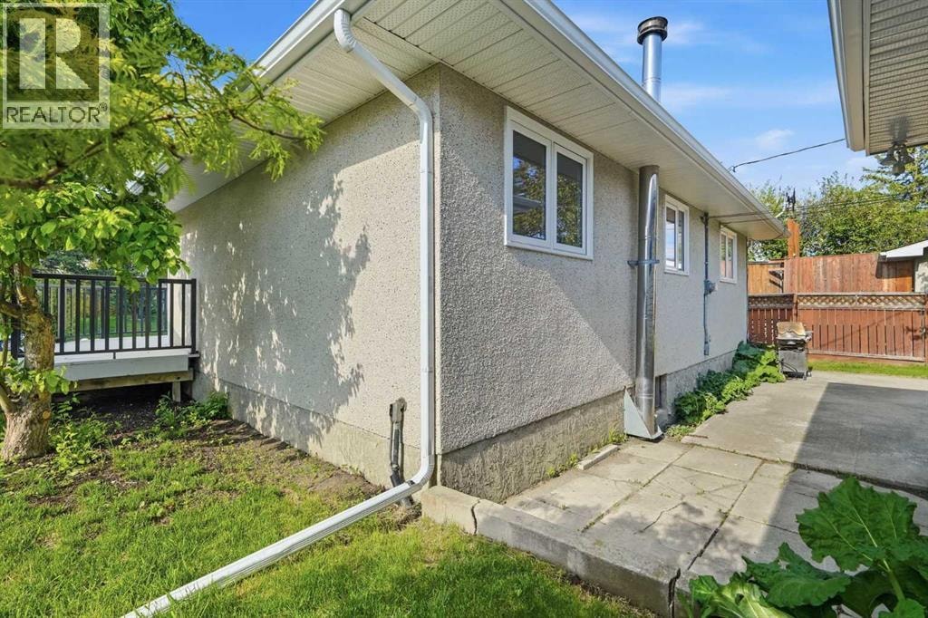 6119 Blackthorn Crescent NE — photo 25