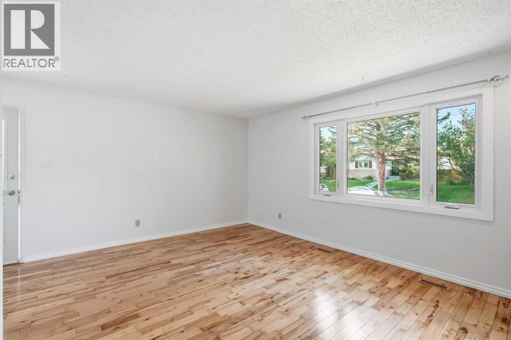 6119 Blackthorn Crescent NE — photo 7