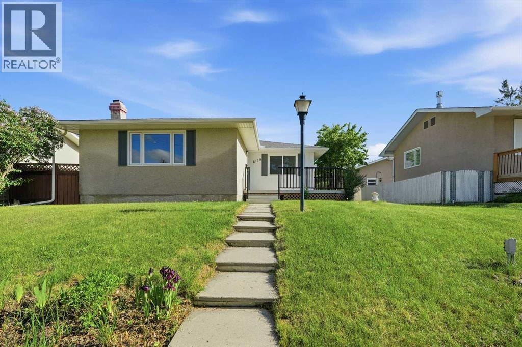 6119 Blackthorn Crescent NE — photo 3