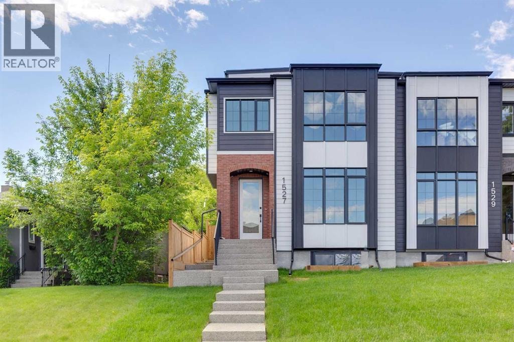 1527 29 Avenue SW — photo 1