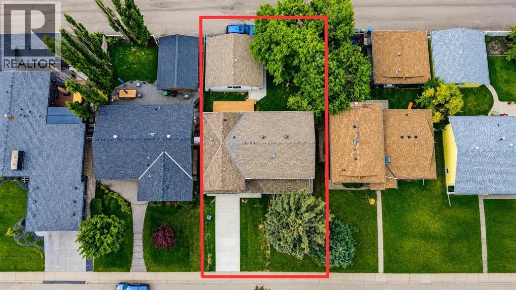 928 Maplecroft Road SE — photo 41