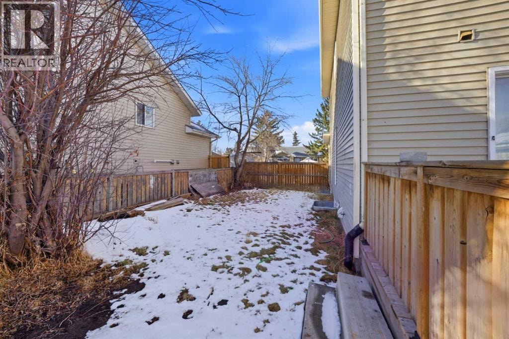 19 Appletree Close SE — photo 9