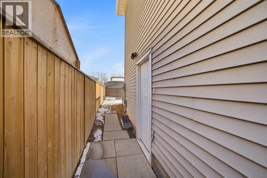 19 Appletree Close SE — photo 4