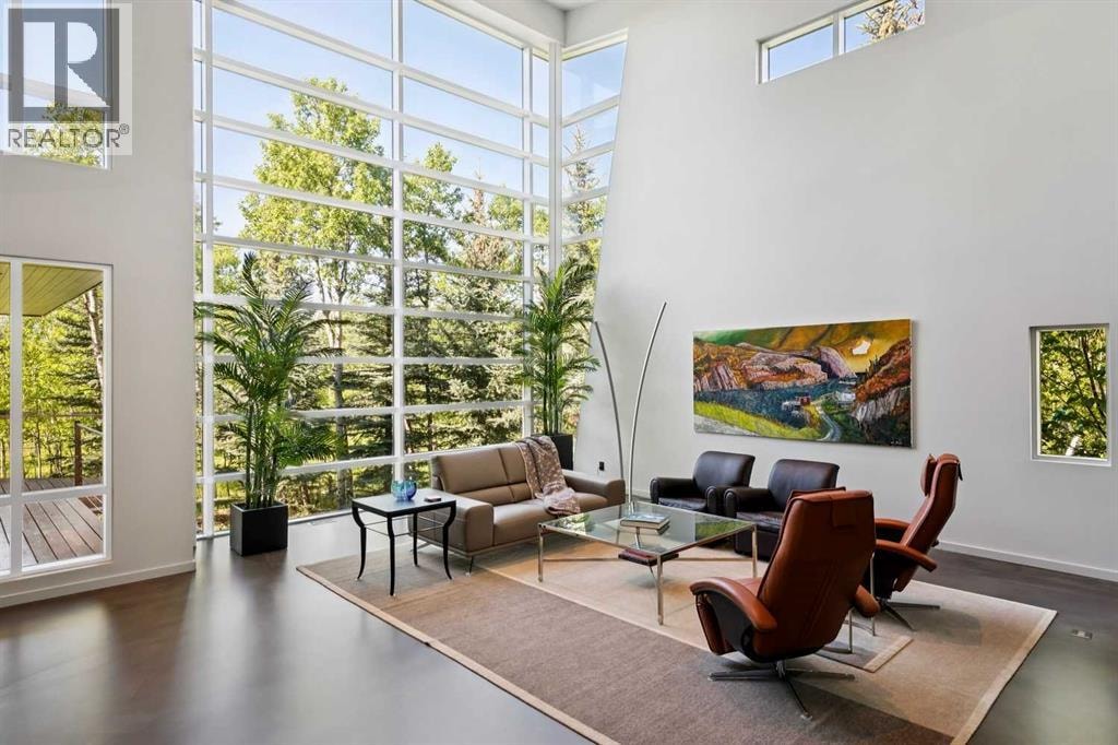 25 Posthill Drive SW — photo 2
