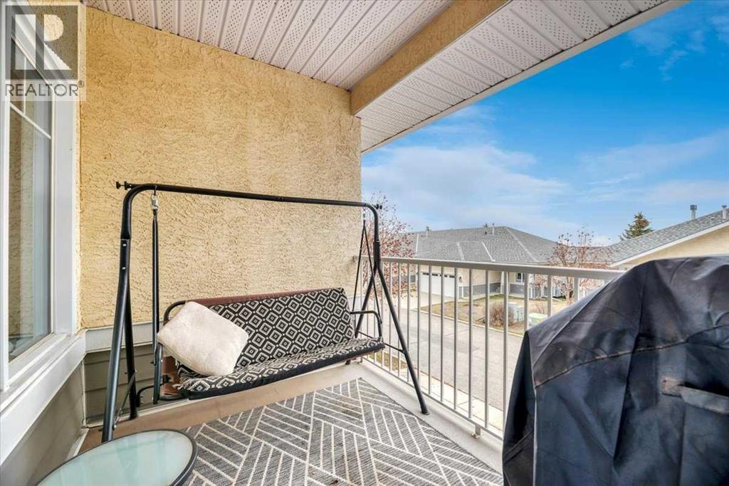 35, 72 Millside Drive SW — photo 16