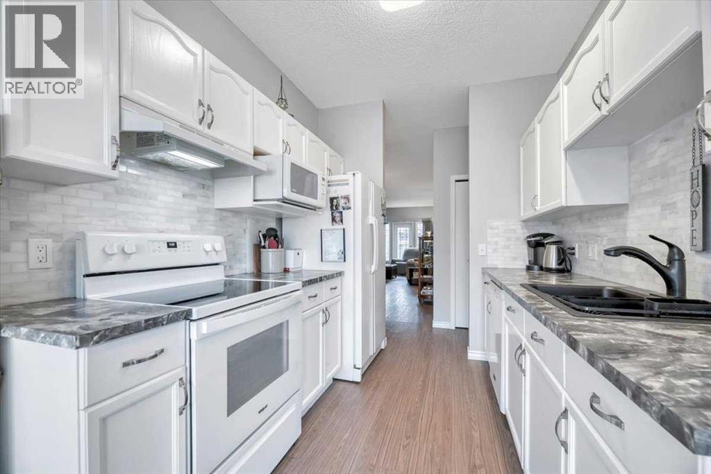 35, 72 Millside Drive SW — photo 13
