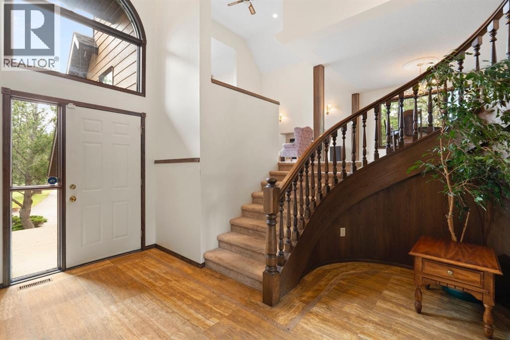 39 Bearspaw Ridge Crescent — photo 4